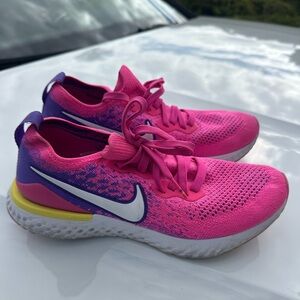 Nike Epic React Flyknit Run Shoes Laser Fuchsia Pink Womens 9.5 great condition!